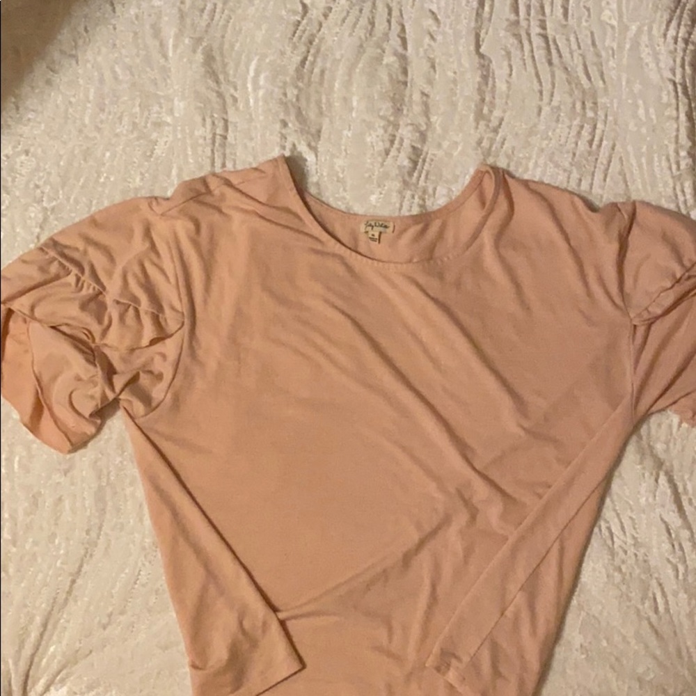 I’m selling a pink cute tee!
